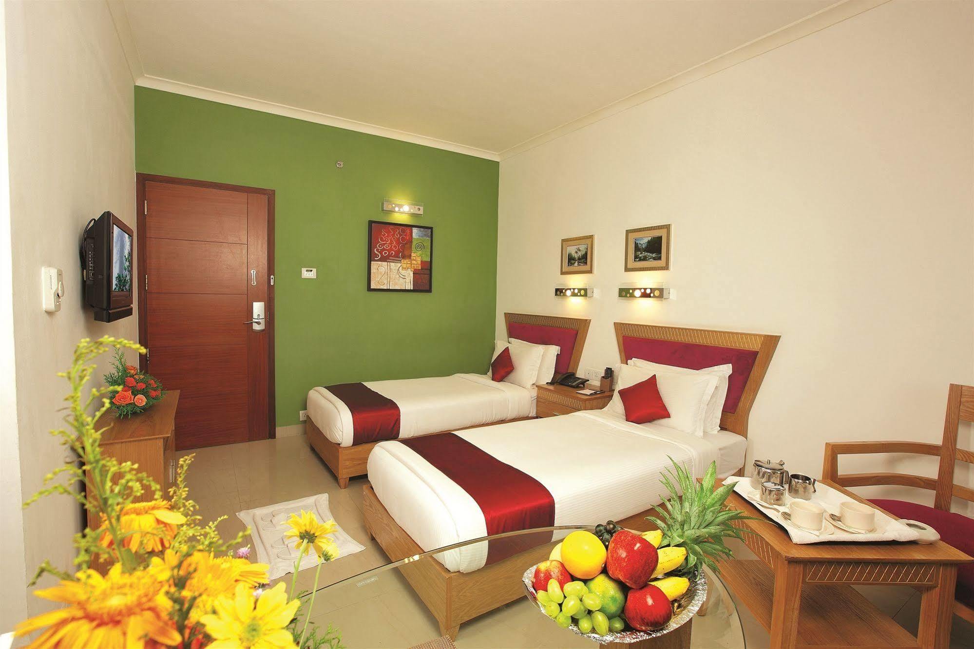 Biverah Hotel & Suites Тривандрум Экстерьер фото